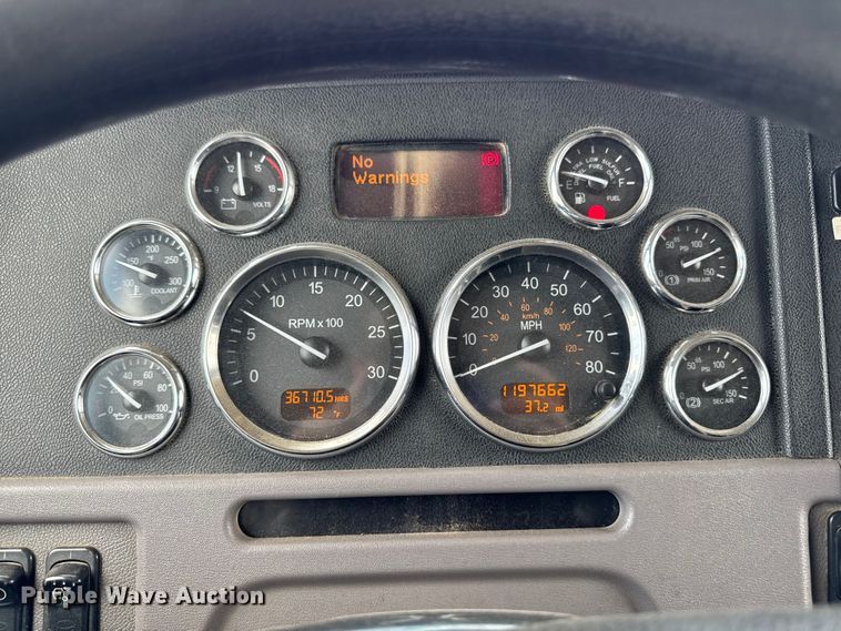 image for item YA3875 2012 Peterbilt 389 semi truck