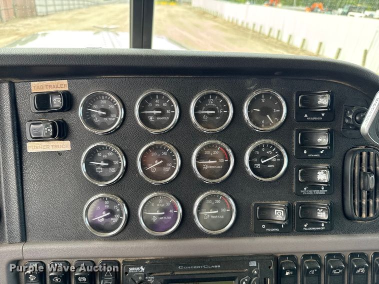 image for item YA3875 2012 Peterbilt 389 semi truck