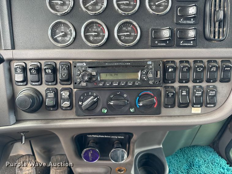 image for item YA3875 2012 Peterbilt 389 semi truck