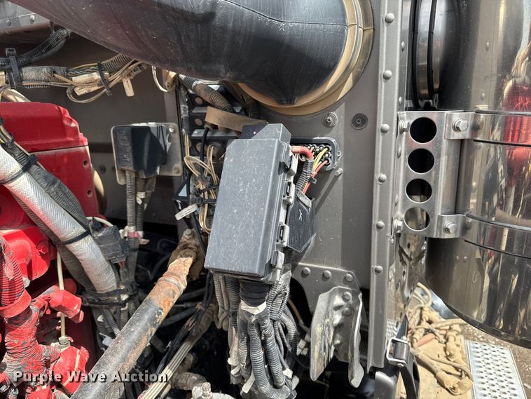 image for item YA3875 2012 Peterbilt 389 semi truck