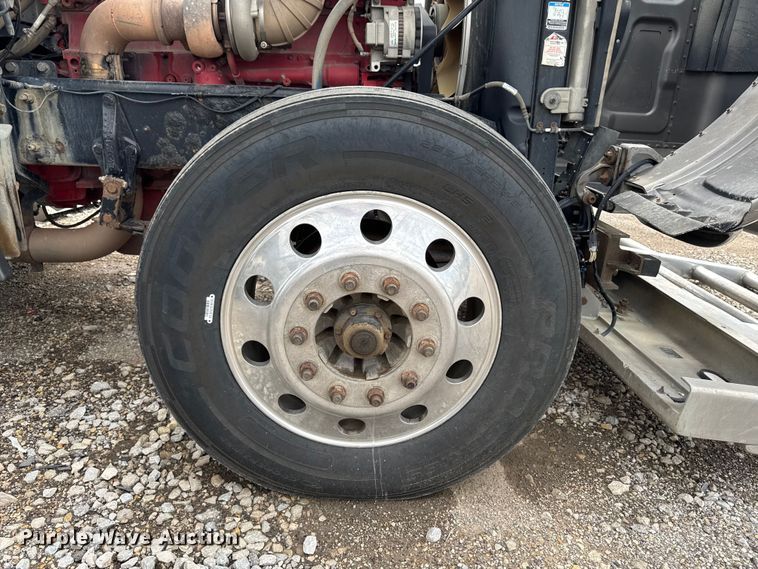 image for item YA3875 2012 Peterbilt 389 semi truck