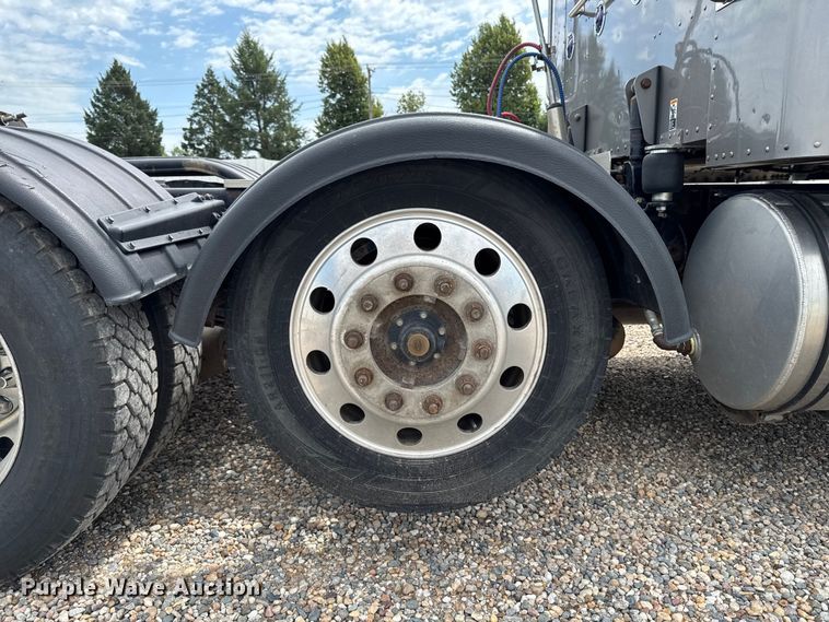 image for item YA3875 2012 Peterbilt 389 semi truck