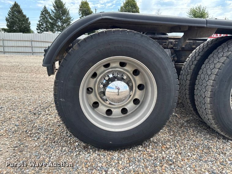 image for item YA3875 2012 Peterbilt 389 semi truck