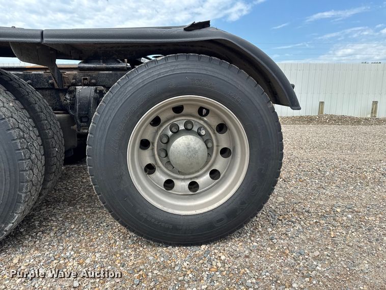 image for item YA3875 2012 Peterbilt 389 semi truck