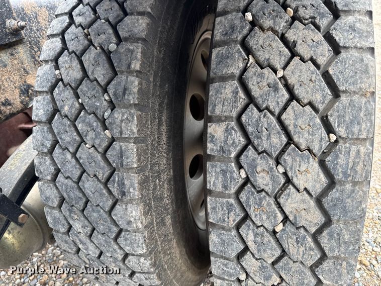 image for item YA3875 2012 Peterbilt 389 semi truck