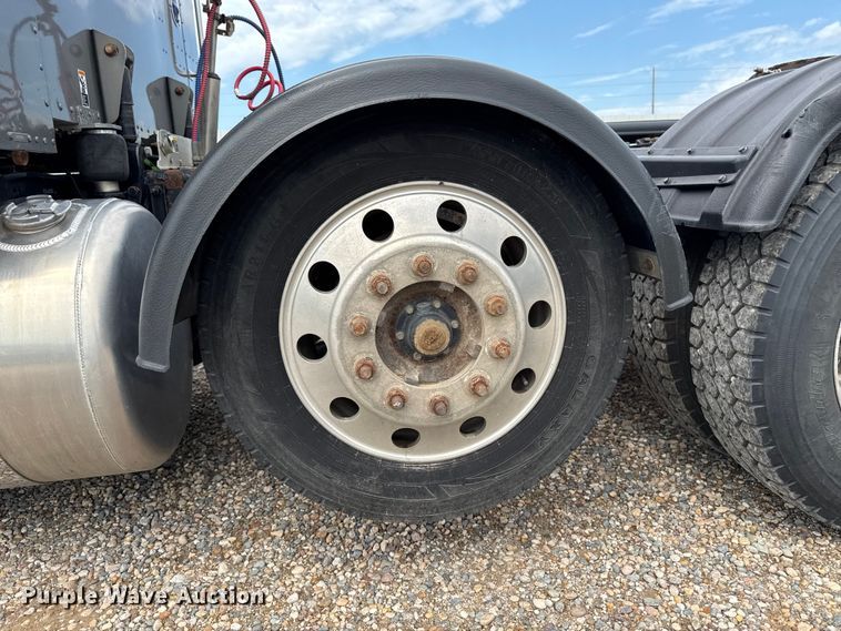 image for item YA3875 2012 Peterbilt 389 semi truck
