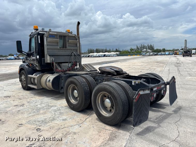 image for item YA3948 2018 Peterbilt 579 semi truck