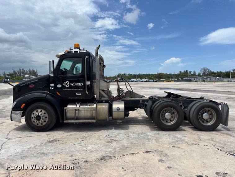 image for item YA3948 2018 Peterbilt 579 semi truck