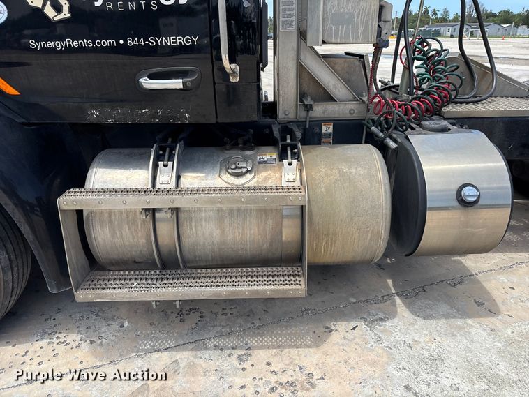 image for item YA3948 2018 Peterbilt 579 semi truck