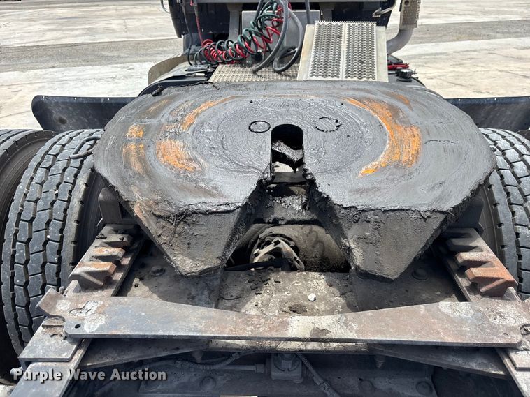 image for item YA3948 2018 Peterbilt 579 semi truck