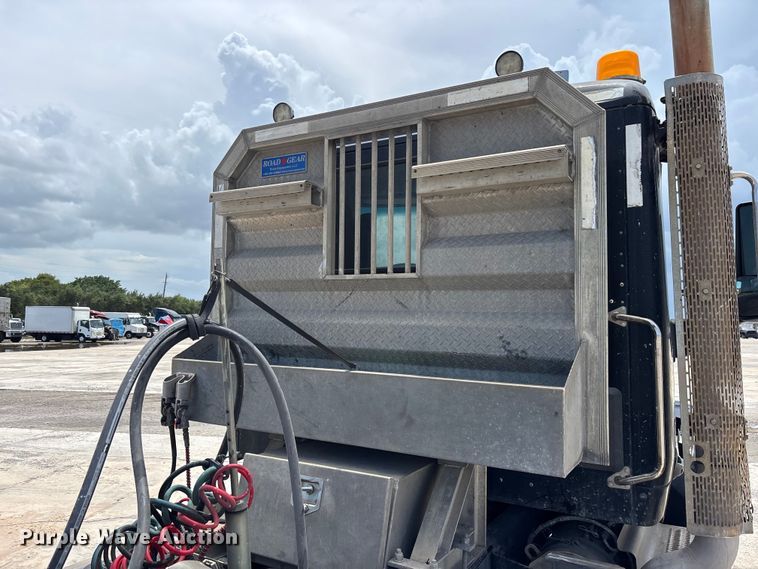 image for item YA3948 2018 Peterbilt 579 semi truck