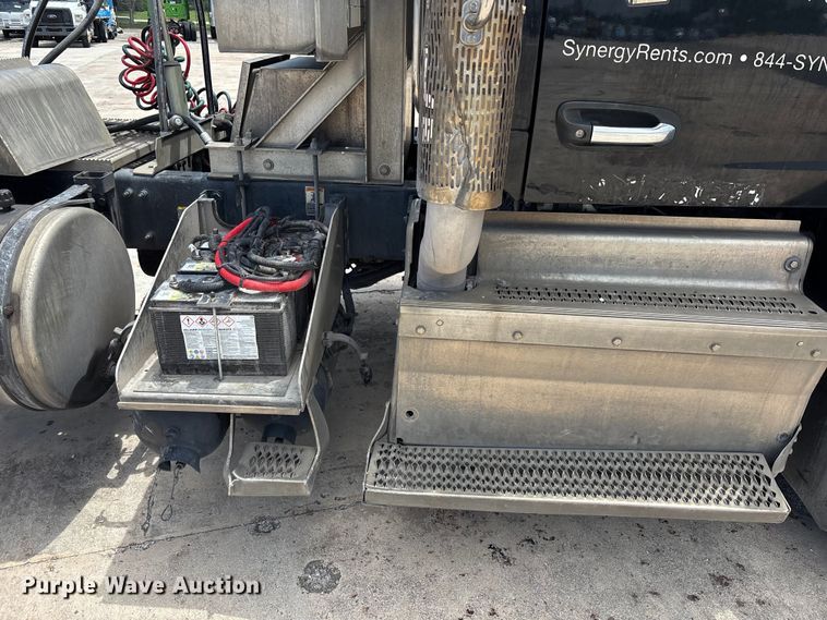 image for item YA3948 2018 Peterbilt 579 semi truck