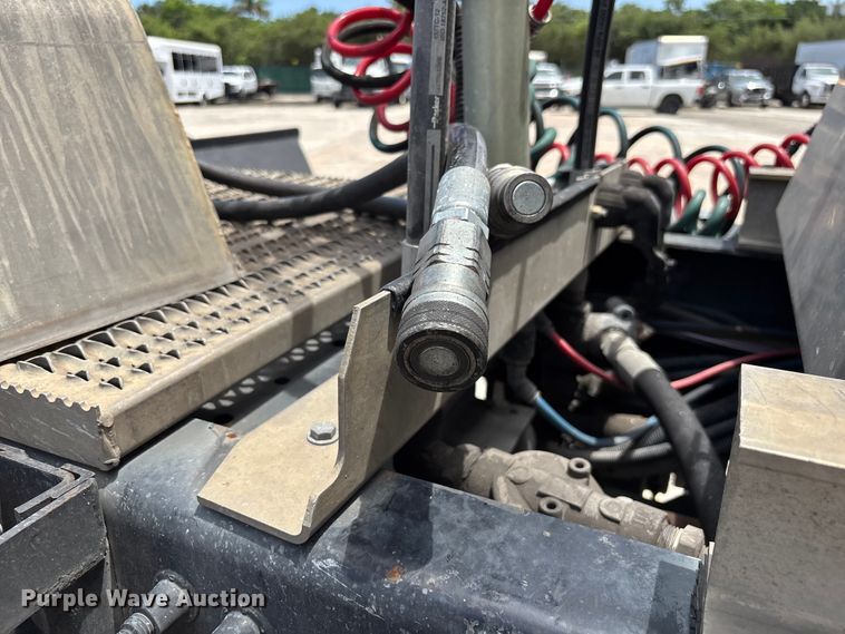 image for item YA3948 2018 Peterbilt 579 semi truck