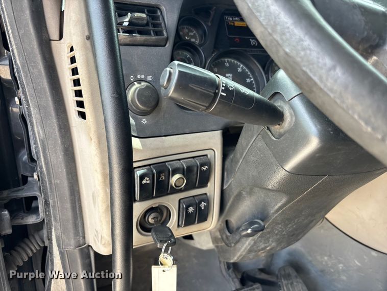 image for item YA3948 2018 Peterbilt 579 semi truck