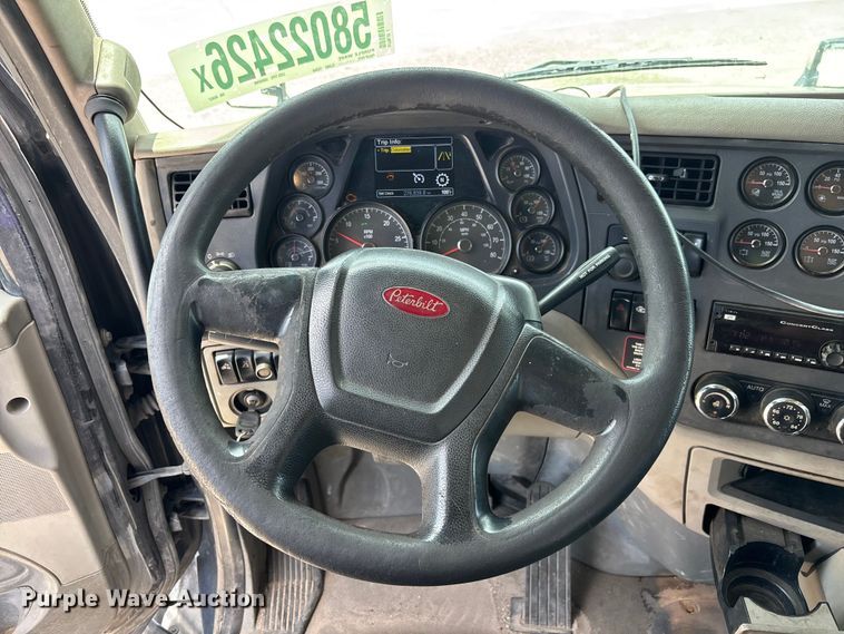 image for item YA3948 2018 Peterbilt 579 semi truck