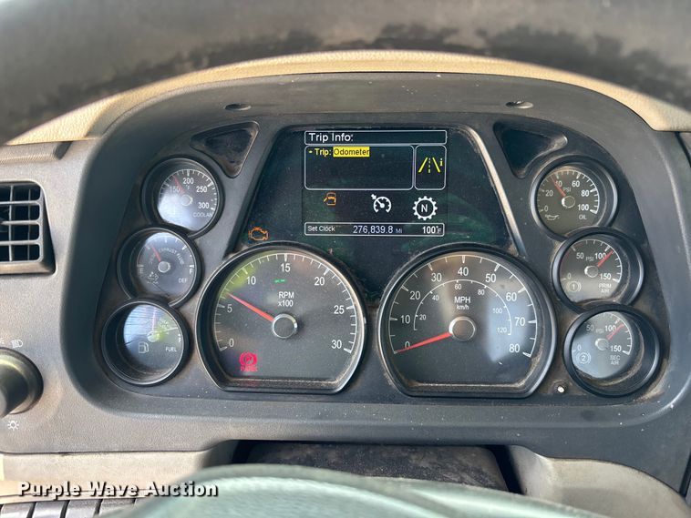 image for item YA3948 2018 Peterbilt 579 semi truck
