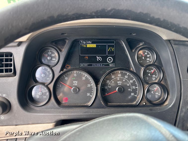 image for item YA3948 2018 Peterbilt 579 semi truck