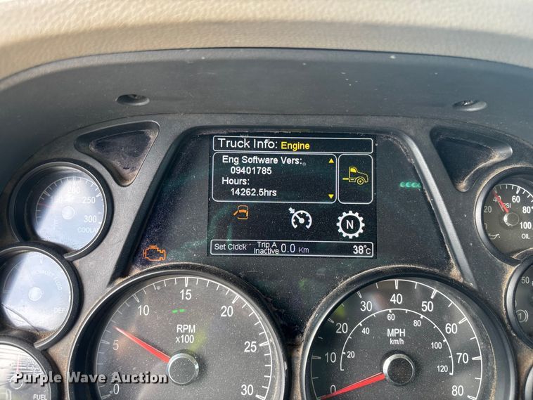 image for item YA3948 2018 Peterbilt 579 semi truck