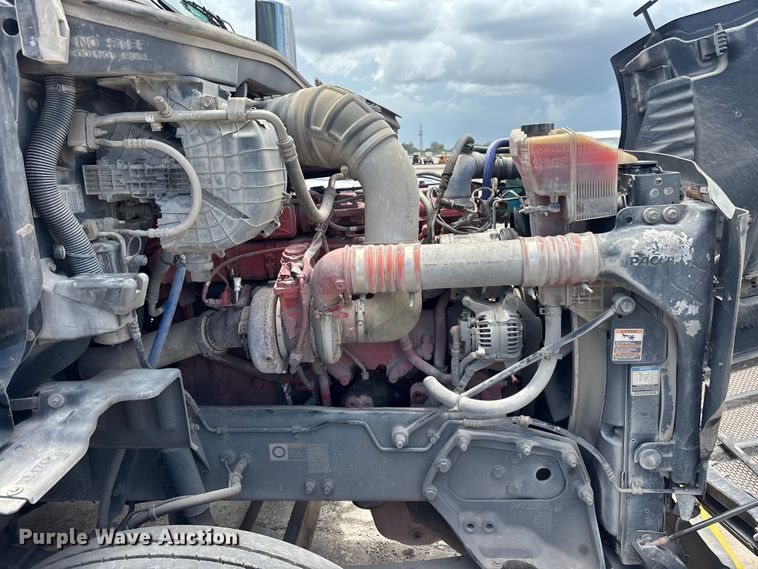 image for item YA3948 2018 Peterbilt 579 semi truck