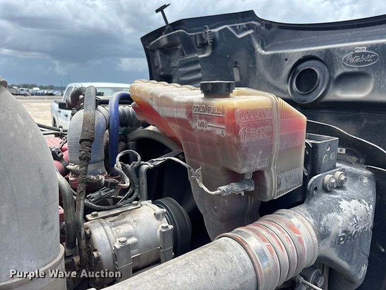 image for item YA3948 2018 Peterbilt 579 semi truck
