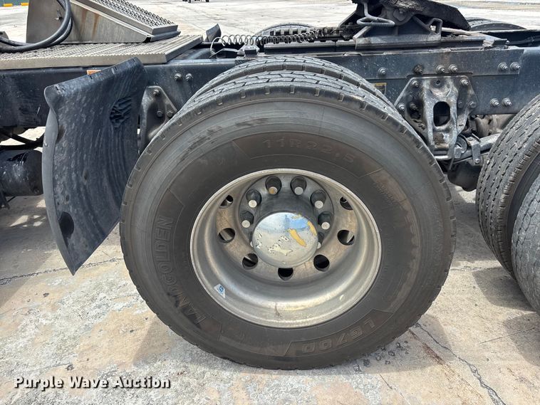 image for item YA3948 2018 Peterbilt 579 semi truck