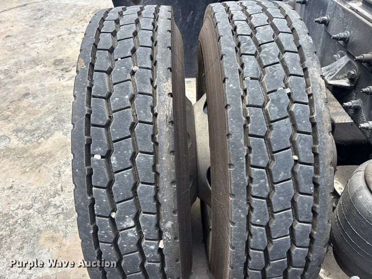 image for item YA3948 2018 Peterbilt 579 semi truck