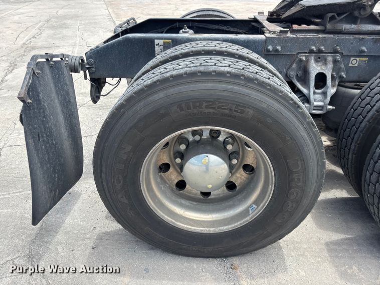 image for item YA3948 2018 Peterbilt 579 semi truck