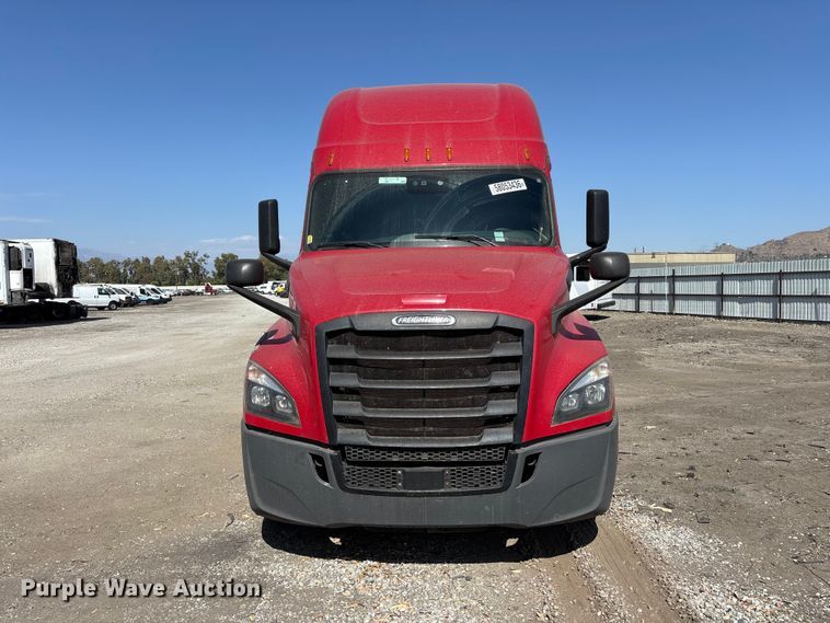 image for item YA3950 2021 Freightliner Cascadia semi truck