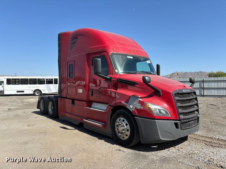 image for item YA3950 2021 Freightliner Cascadia semi truck