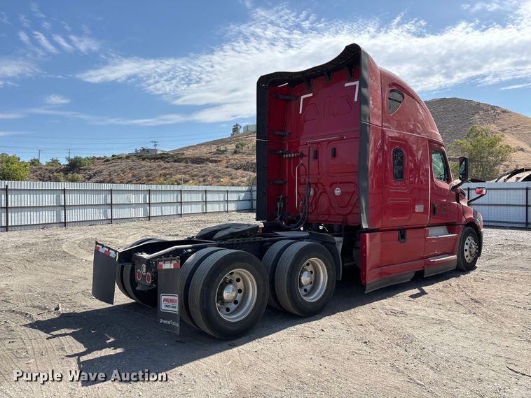 image for item YA3950 2021 Freightliner Cascadia semi truck
