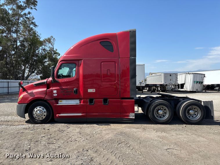 image for item YA3950 2021 Freightliner Cascadia semi truck