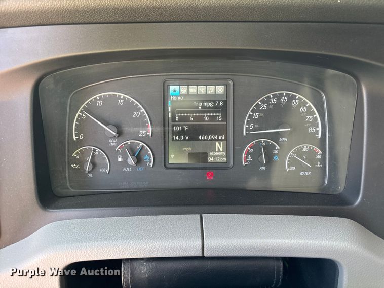 image for item YA3950 2021 Freightliner Cascadia semi truck