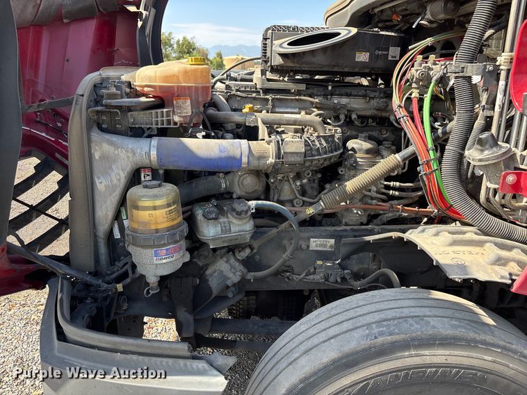 image for item YA3950 2021 Freightliner Cascadia semi truck
