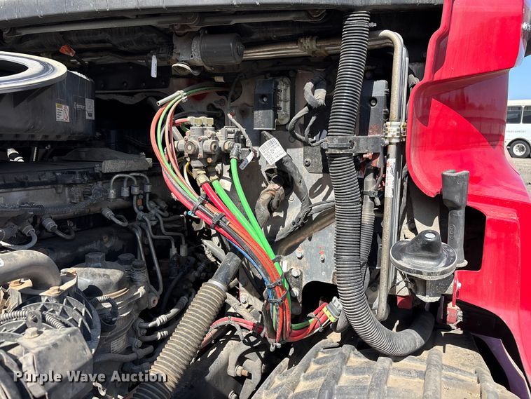 image for item YA3950 2021 Freightliner Cascadia semi truck