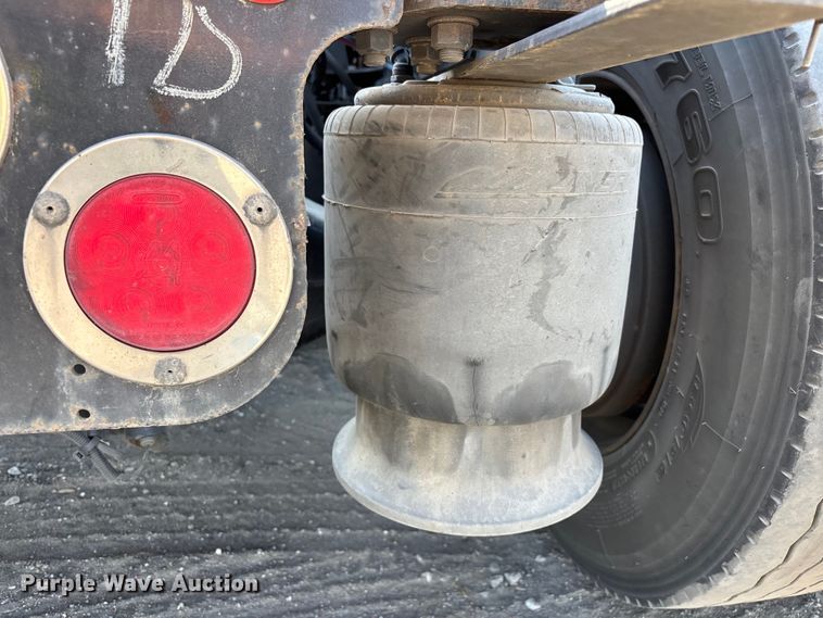 image for item YA3950 2021 Freightliner Cascadia semi truck