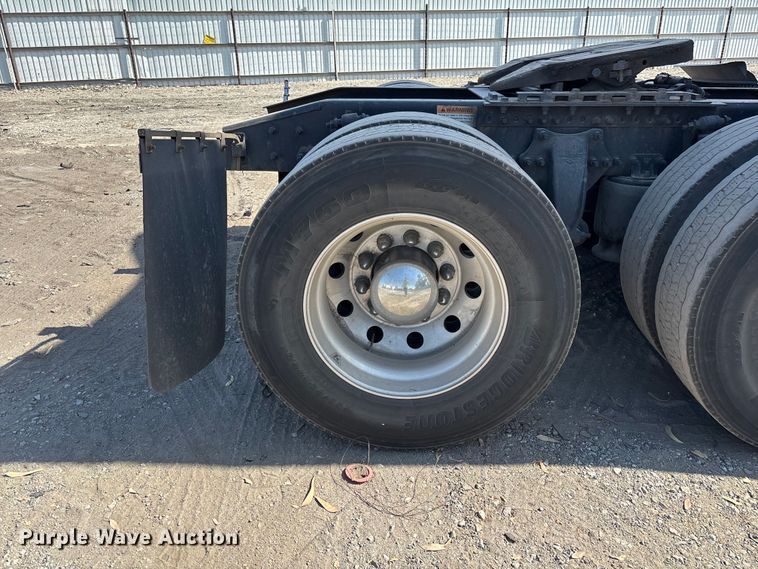 image for item YA3950 2021 Freightliner Cascadia semi truck