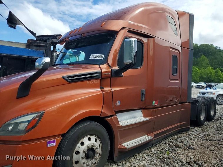 image for item YA3953 2022 Freightliner Cascadia semi truck