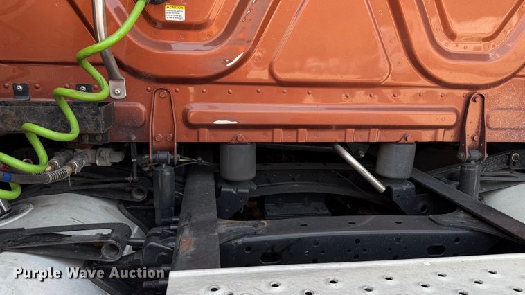 image for item YA3953 2022 Freightliner Cascadia semi truck