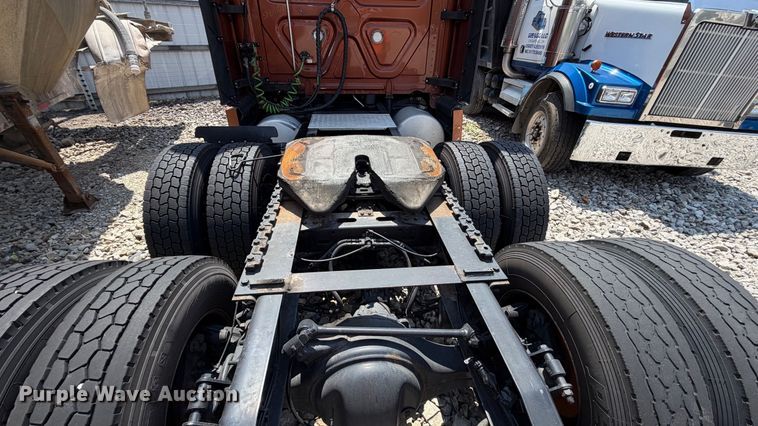 image for item YA3953 2022 Freightliner Cascadia semi truck