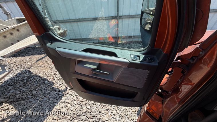 image for item YA3953 2022 Freightliner Cascadia semi truck