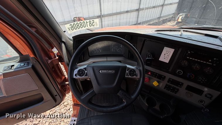 image for item YA3953 2022 Freightliner Cascadia semi truck