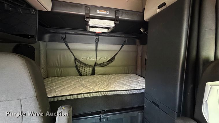 image for item YA3953 2022 Freightliner Cascadia semi truck