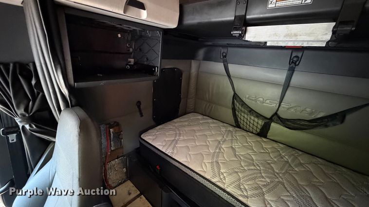 image for item YA3953 2022 Freightliner Cascadia semi truck
