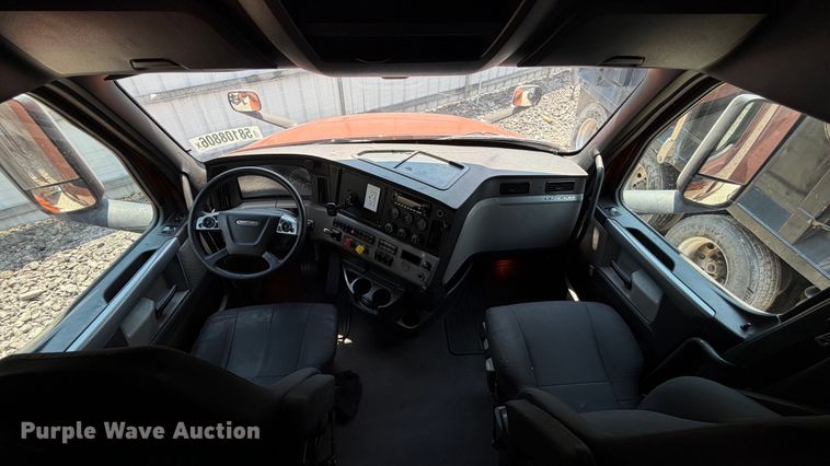 image for item YA3953 2022 Freightliner Cascadia semi truck