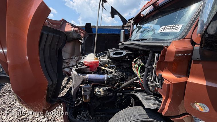 image for item YA3953 2022 Freightliner Cascadia semi truck