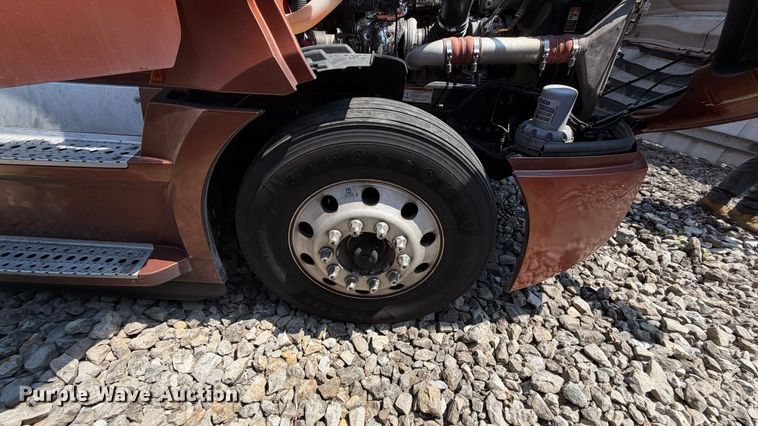 image for item YA3953 2022 Freightliner Cascadia semi truck