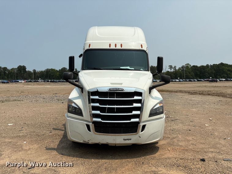 image for item YA4016 2020 Freightliner Cascadia semi truck