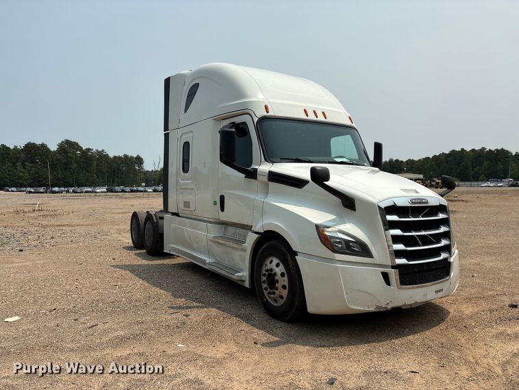 image for item YA4016 2020 Freightliner Cascadia semi truck
