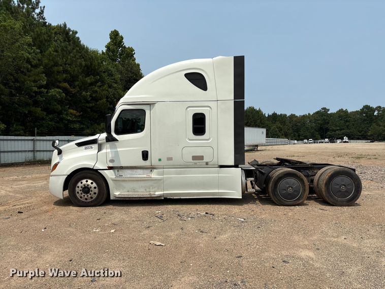 image for item YA4016 2020 Freightliner Cascadia semi truck