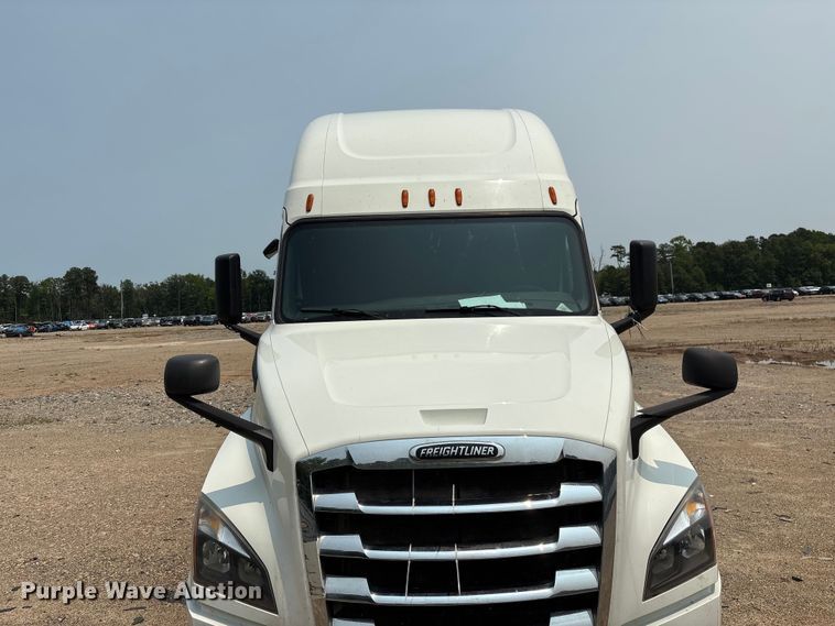 image for item YA4016 2020 Freightliner Cascadia semi truck